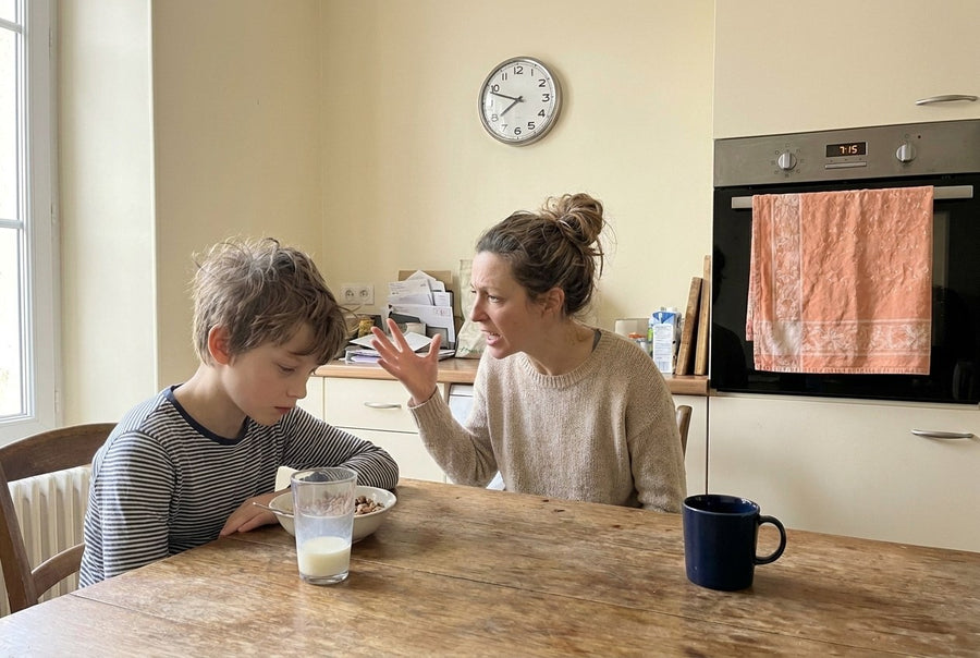 Avant : la maman crie, l'enfant se ferme